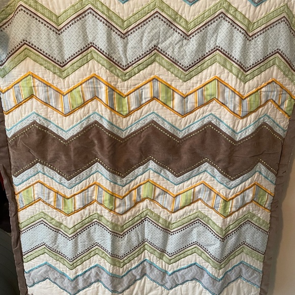 Colorful unisex baby quilt